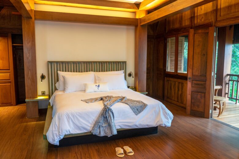 Deluxe Suite 7