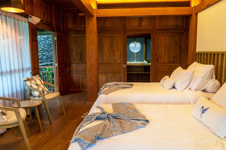 Deluxe Suite 9